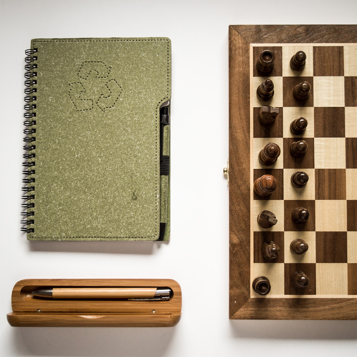 R01070.10.O - Długopis Vizela w bambusowym etui, brązowy