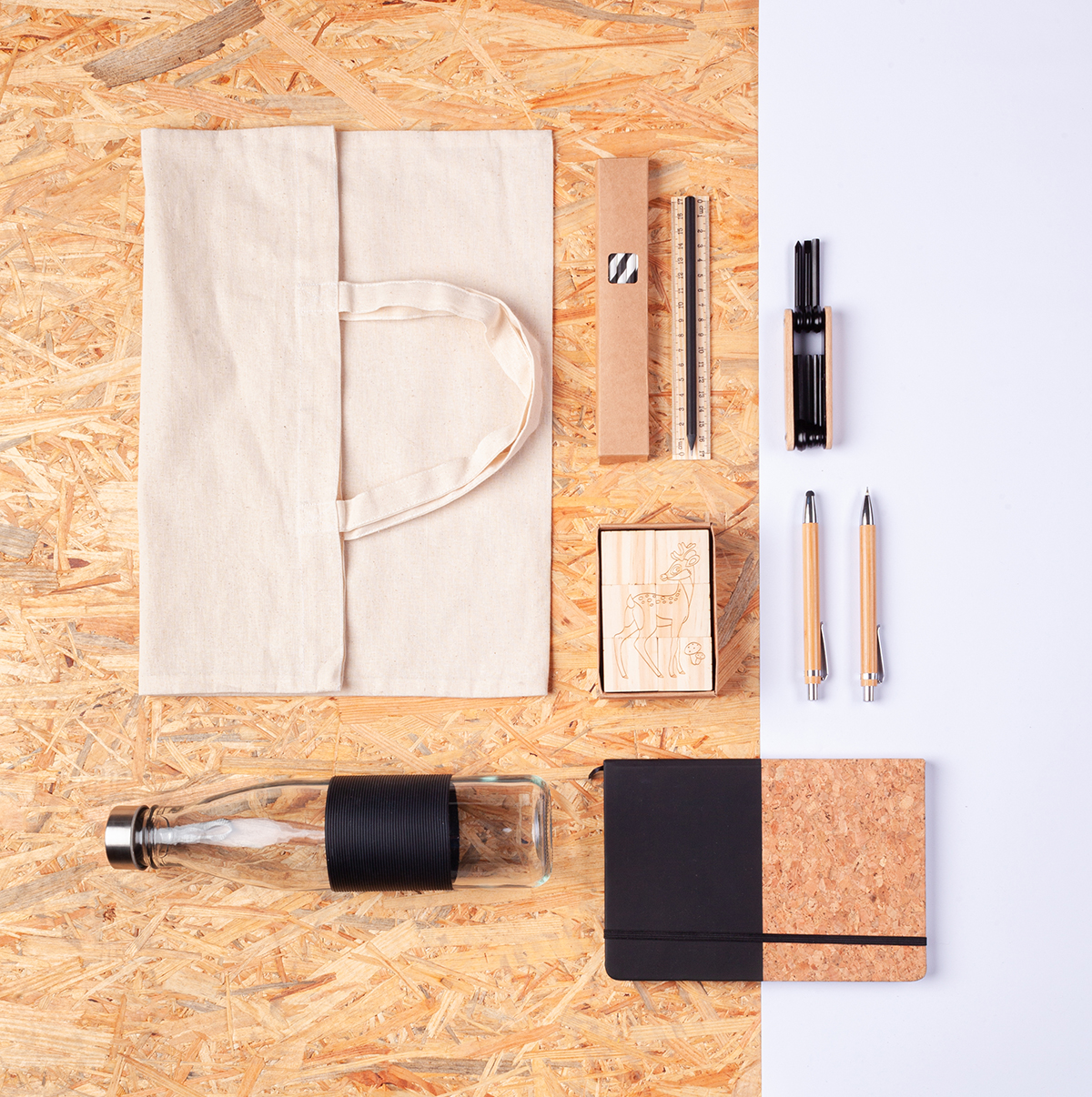 R08834.13 - Drewniane klocki Animal World, beżowy